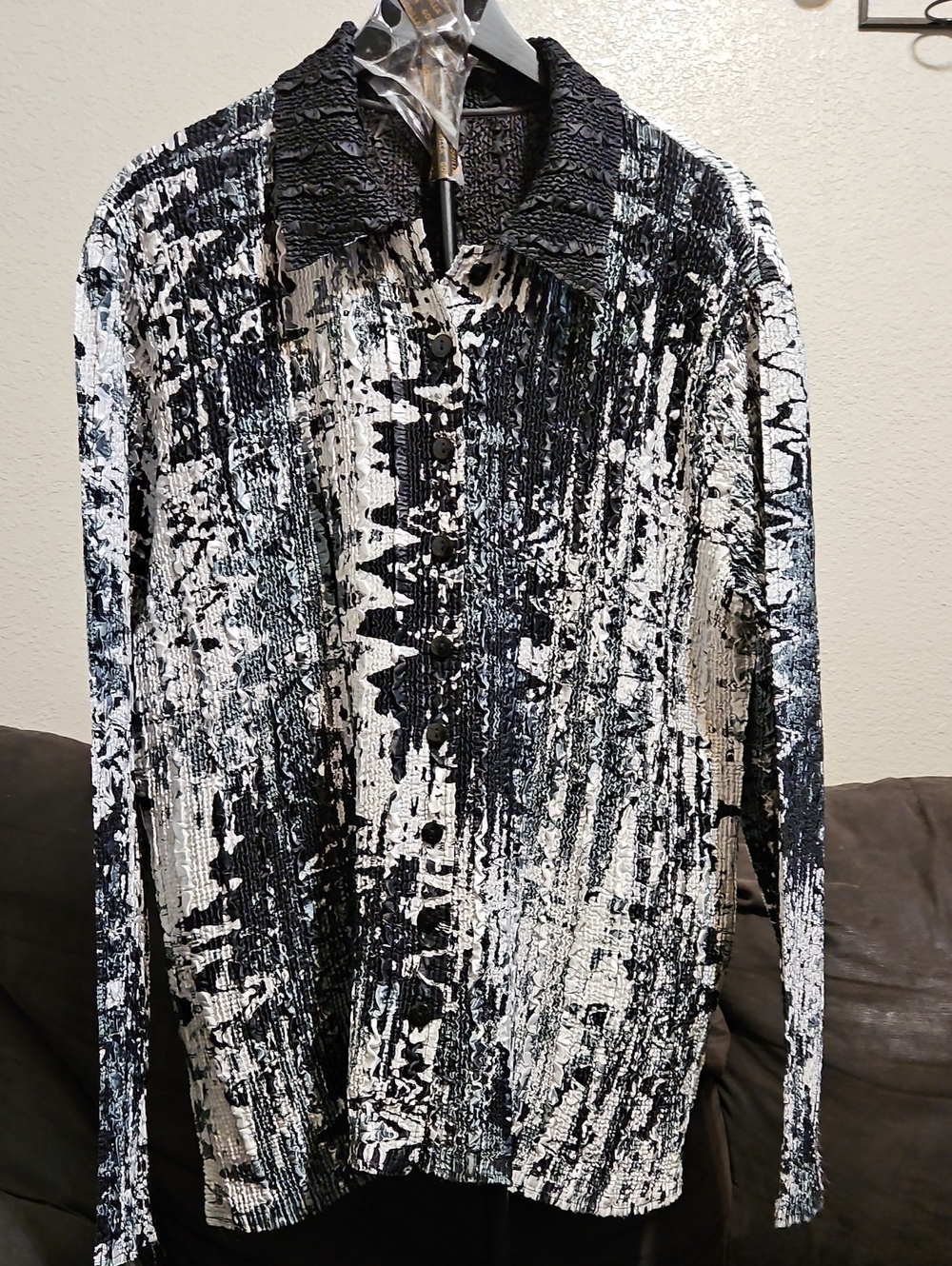 Black & White Textured Reversible Button-Front Women's Blouse